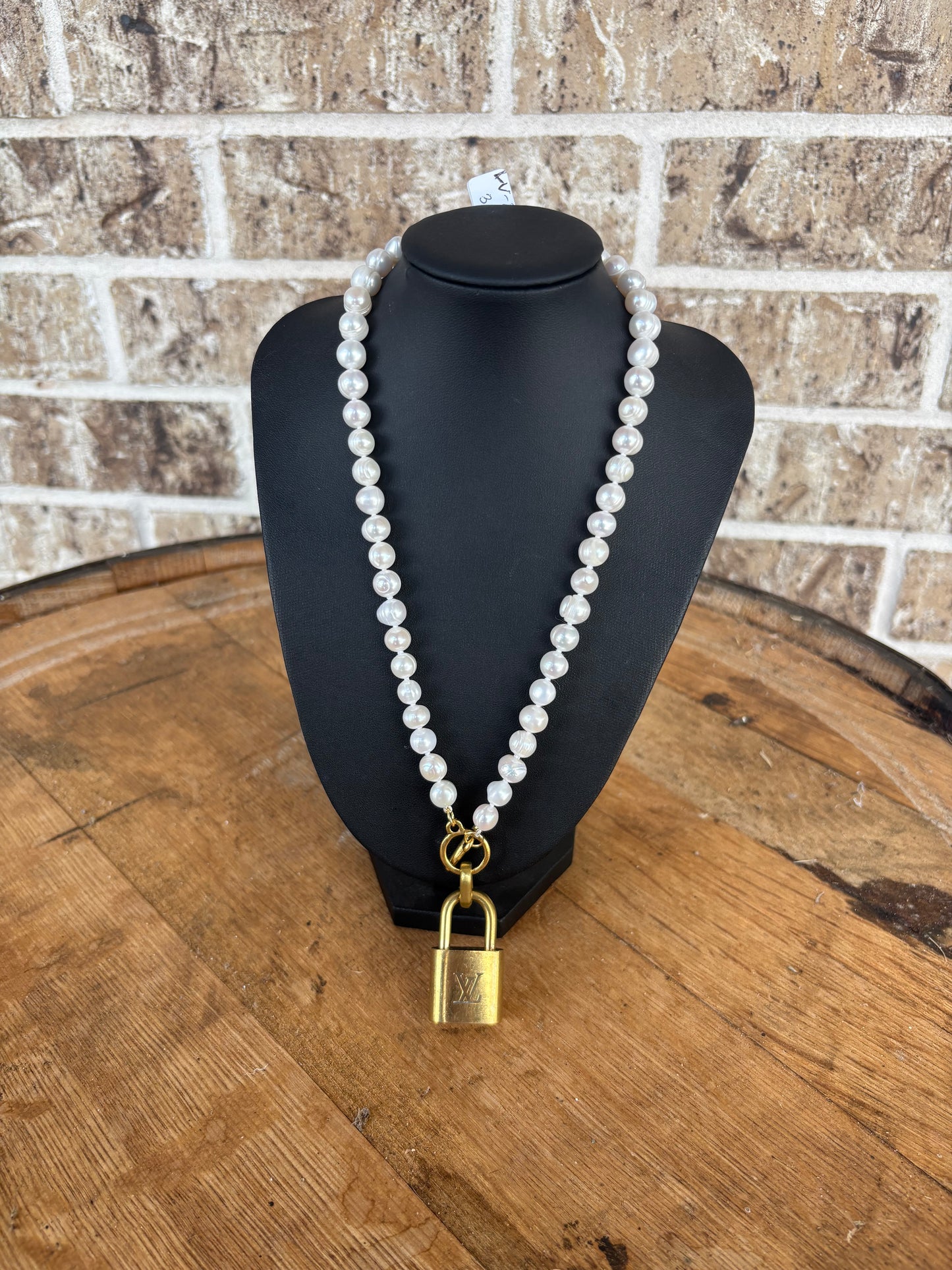 LV ON PEARL