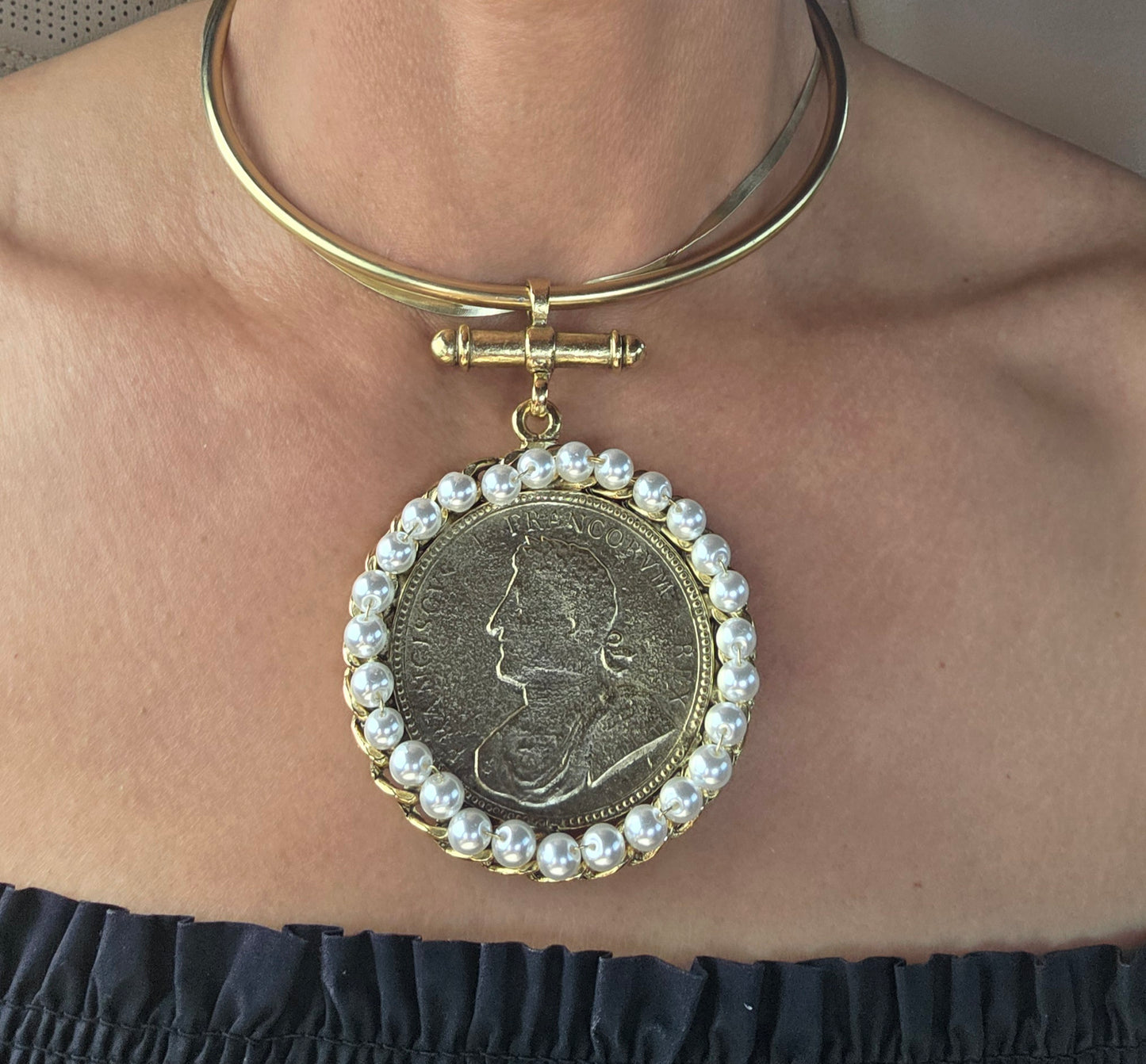 Gold choker / Large Gold Coin