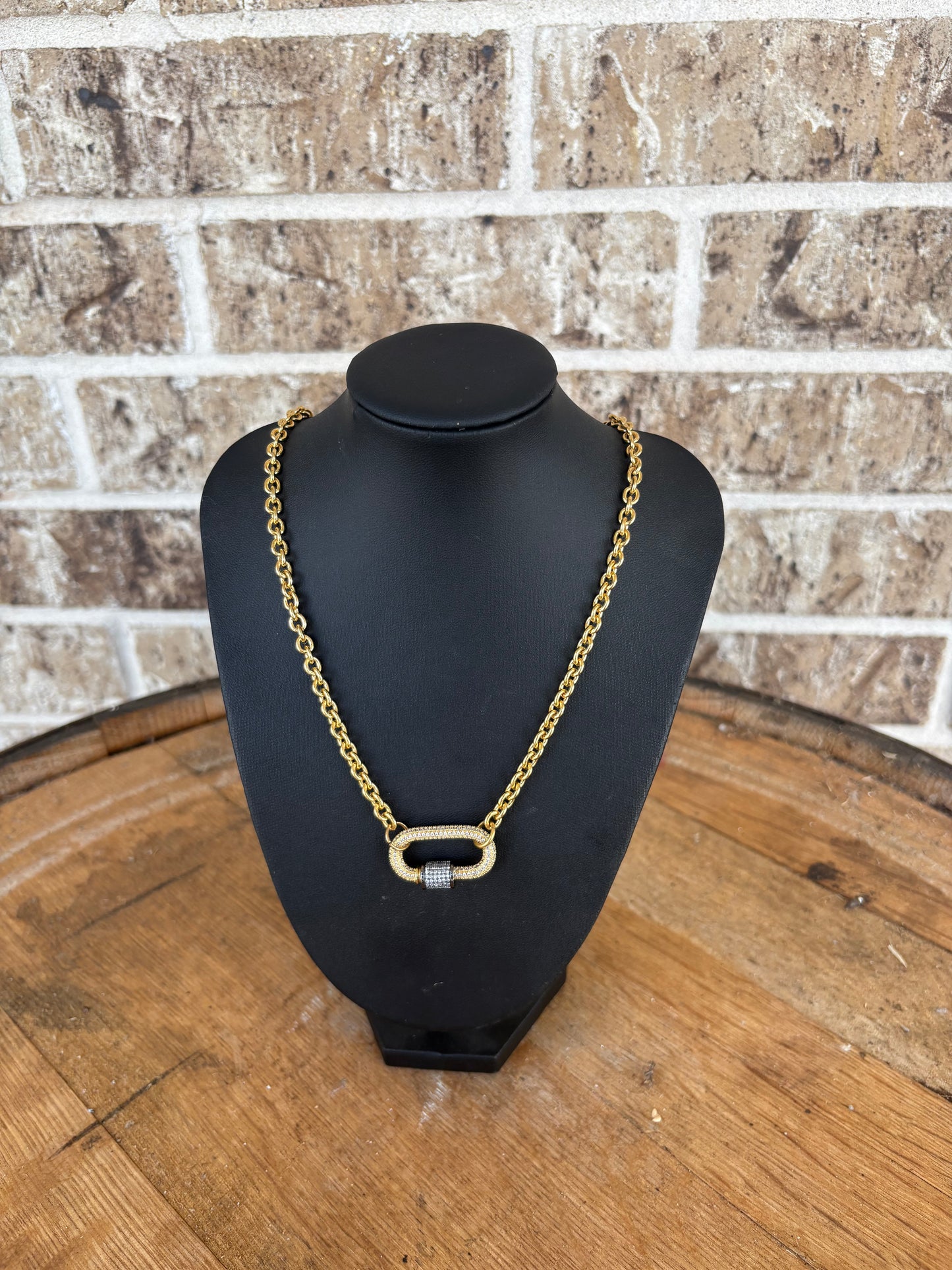 V2-7 (GOLD CHAIN)