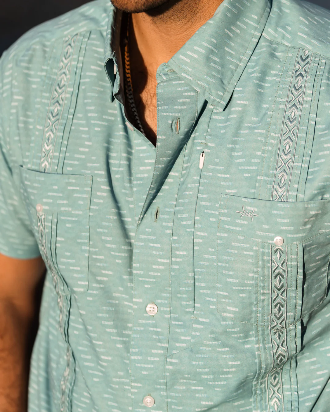 Guayabera Libre- Brisa Green