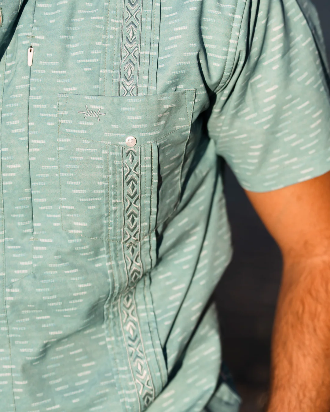 Guayabera Libre- Brisa Green